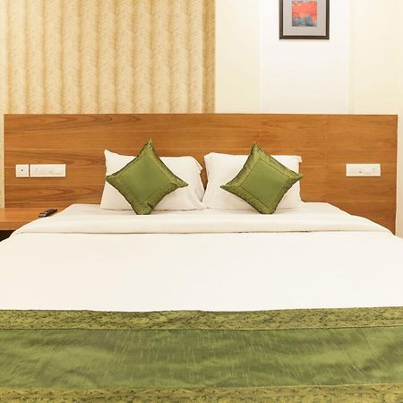 Treebo Trend Cmks Gulmohar Suites Kochi Extérieur photo