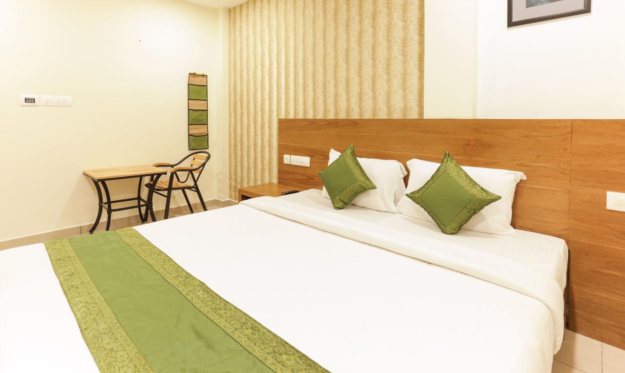 Treebo Trend Cmks Gulmohar Suites Kochi Extérieur photo