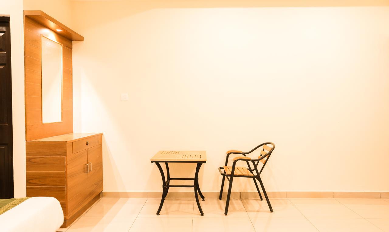 Treebo Trend Cmks Gulmohar Suites Kochi Extérieur photo