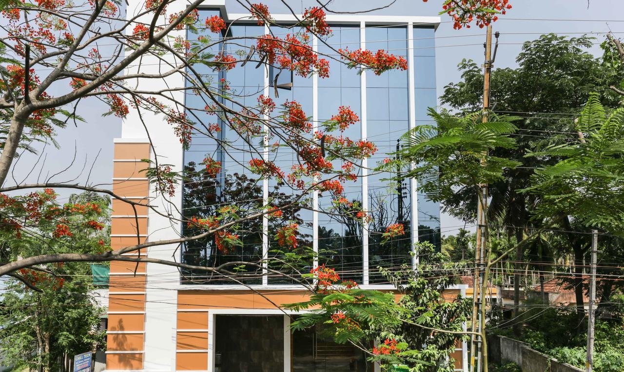 Treebo Trend Cmks Gulmohar Suites Kochi Extérieur photo